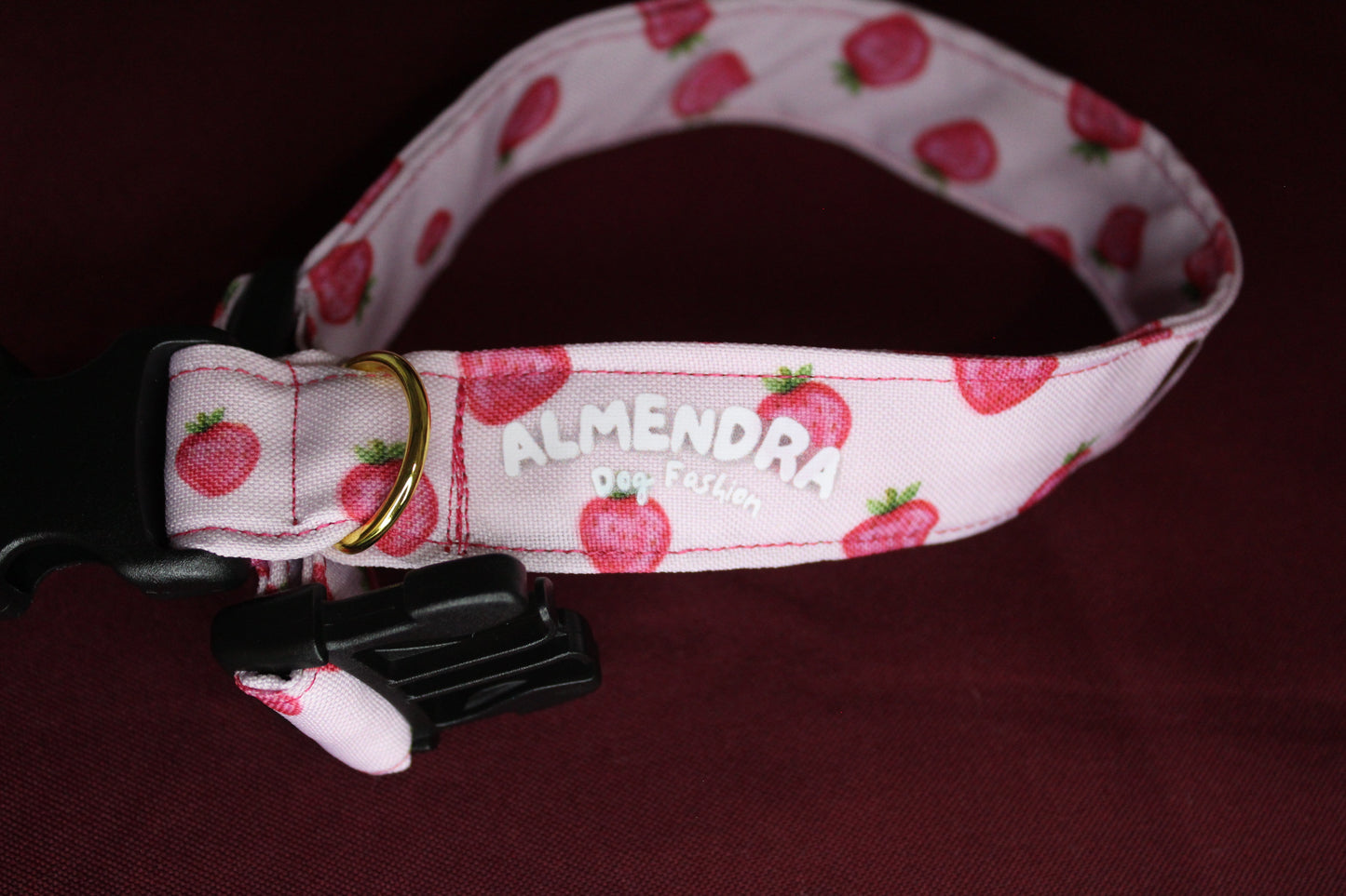 Collar Strawberry Romance